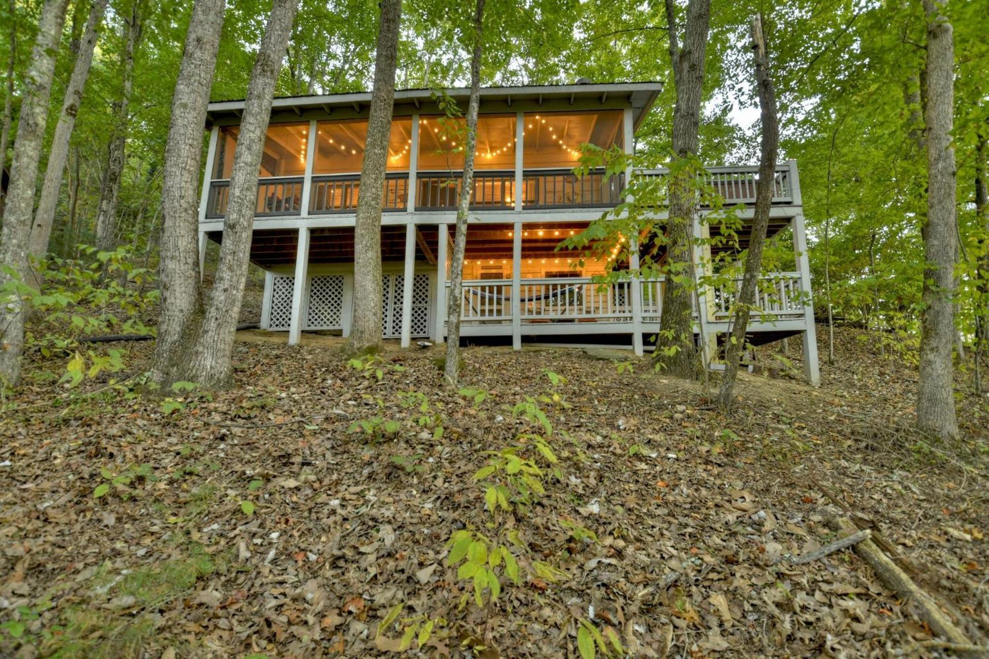 Hygge Haus Rustic Charm Cozy Beds And A Serene Location إليجاي المظهر الخارجي الصورة