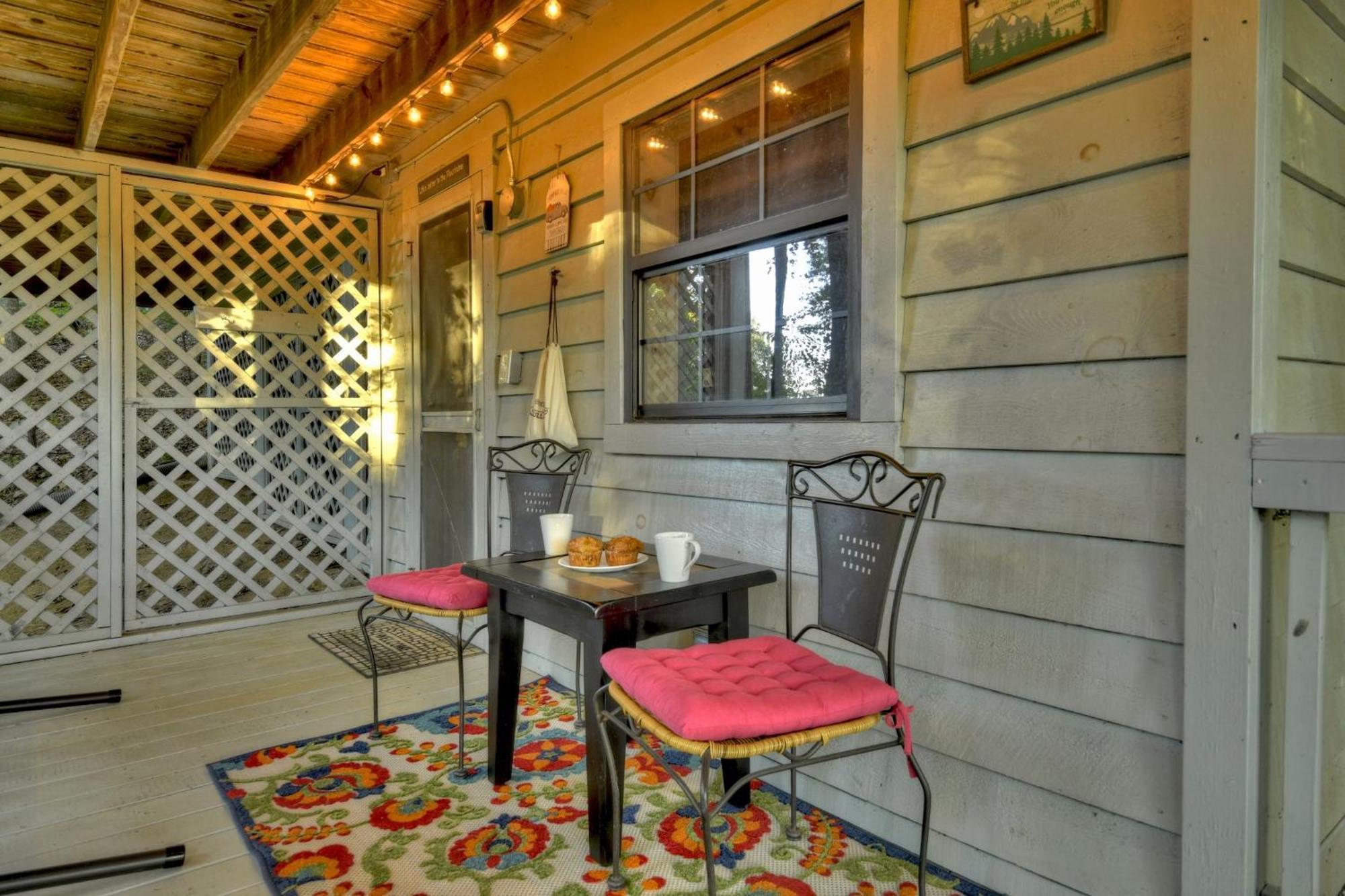 Hygge Haus Rustic Charm Cozy Beds And A Serene Location إليجاي المظهر الخارجي الصورة