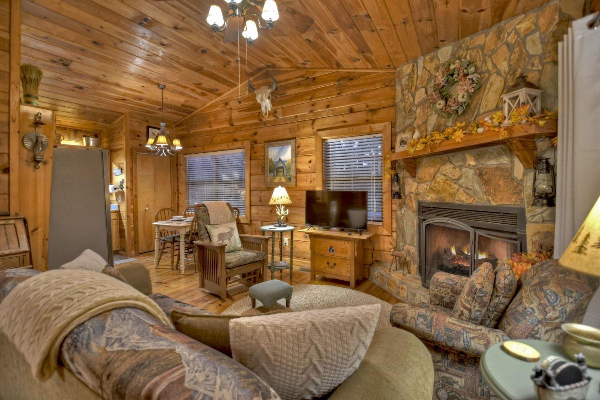 Hygge Haus Rustic Charm Cozy Beds And A Serene Location إليجاي المظهر الخارجي الصورة