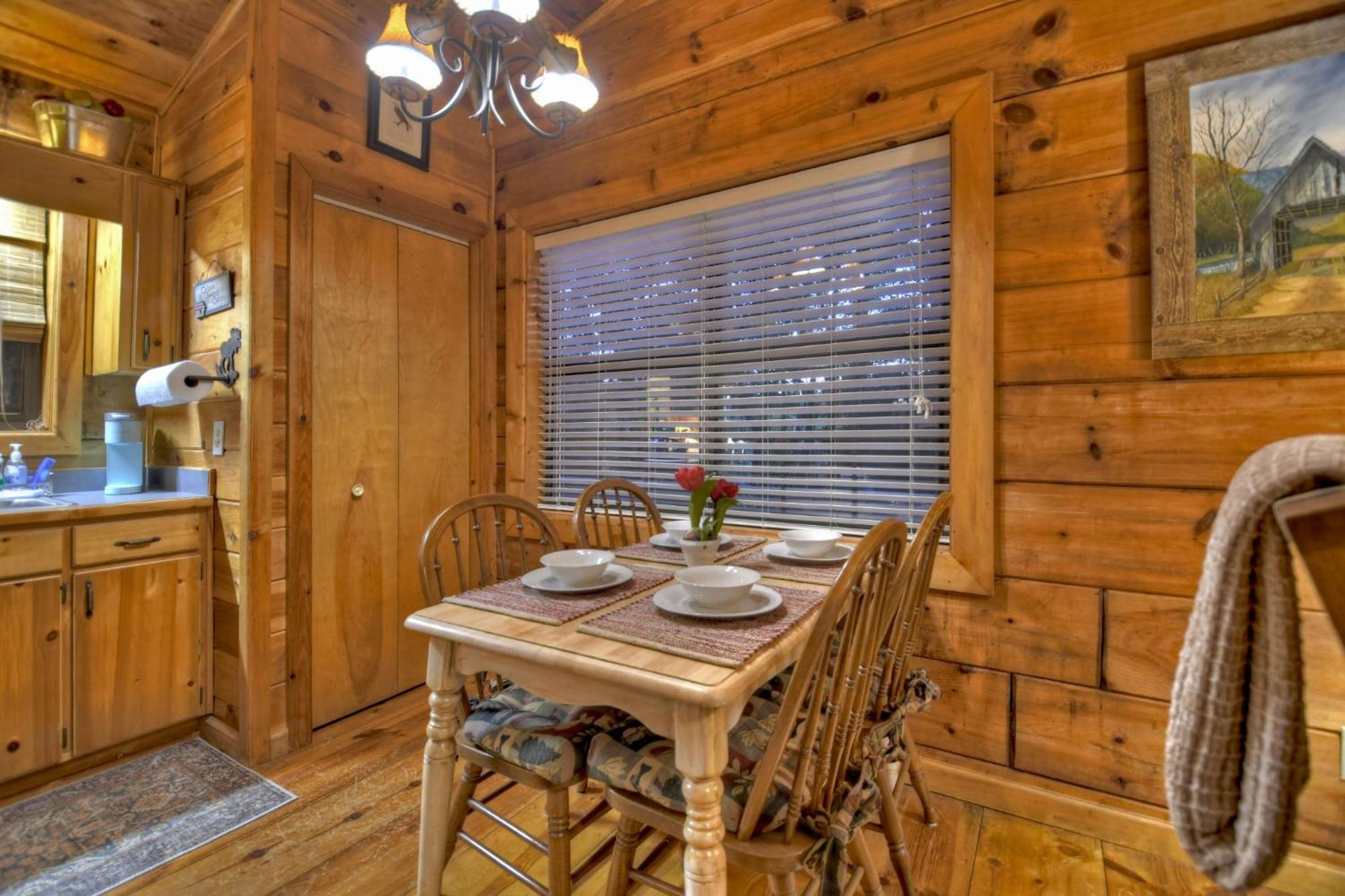 Hygge Haus Rustic Charm Cozy Beds And A Serene Location إليجاي المظهر الخارجي الصورة